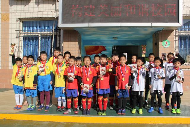一场82-78！中国男篮全队评价：年轻球员敢打敢拼，主教练用人灵活！三后卫豪赌赢了
